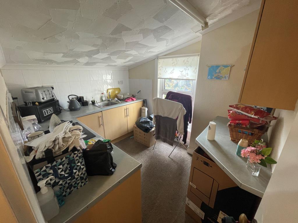 Lot: 90 - PAIR OF FLATS FOR INVESTMENT - First floor kitchen